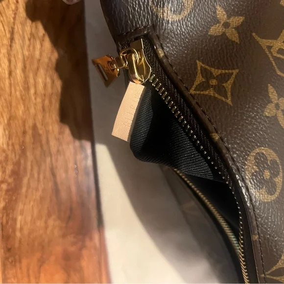 Louis Vuitton Bumbag authentic used great condition - Picture 10 of 16